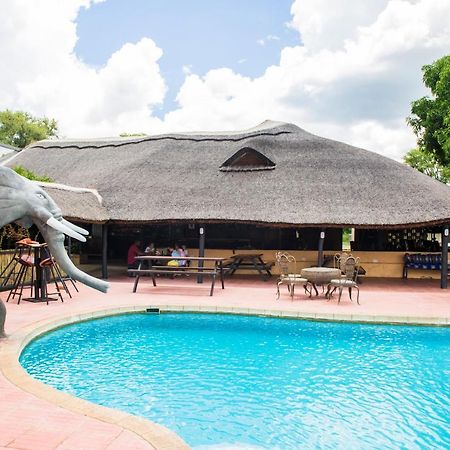 Zambezi Junction Lodge ลิฟวิงสโตน ภายนอก รูปภาพ