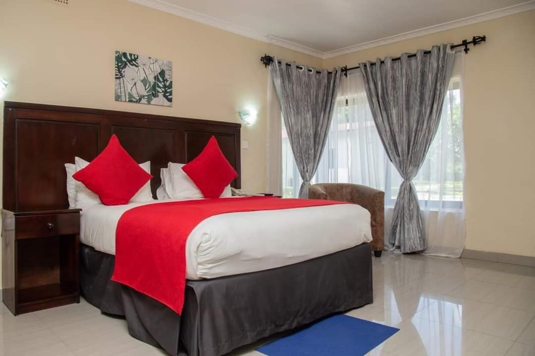 Zambezi Junction Lodge ลิฟวิงสโตน ภายนอก รูปภาพ