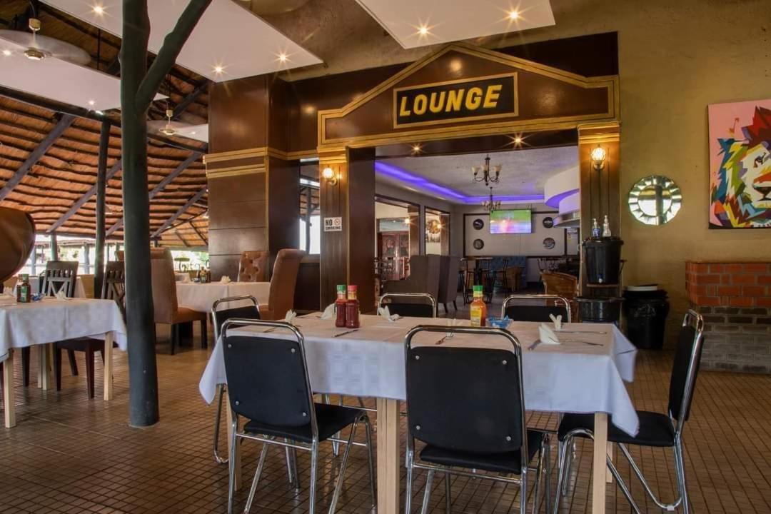Zambezi Junction Lodge ลิฟวิงสโตน ภายนอก รูปภาพ