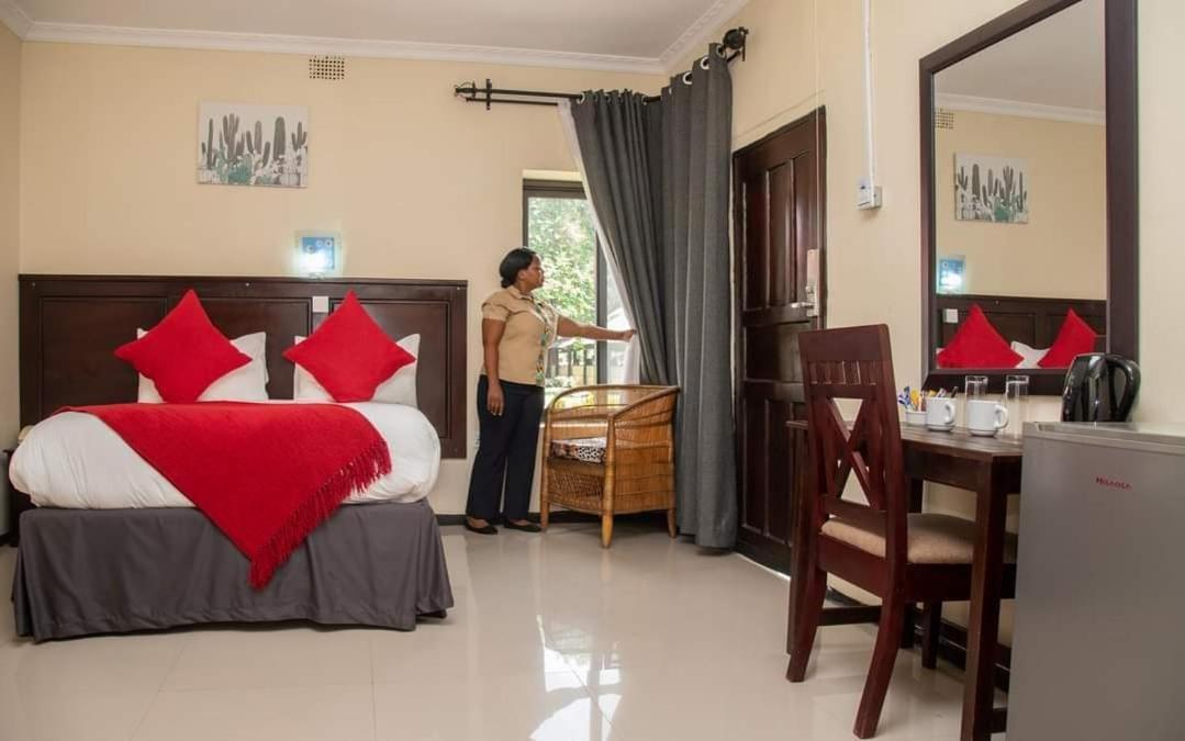 Zambezi Junction Lodge ลิฟวิงสโตน ภายนอก รูปภาพ
