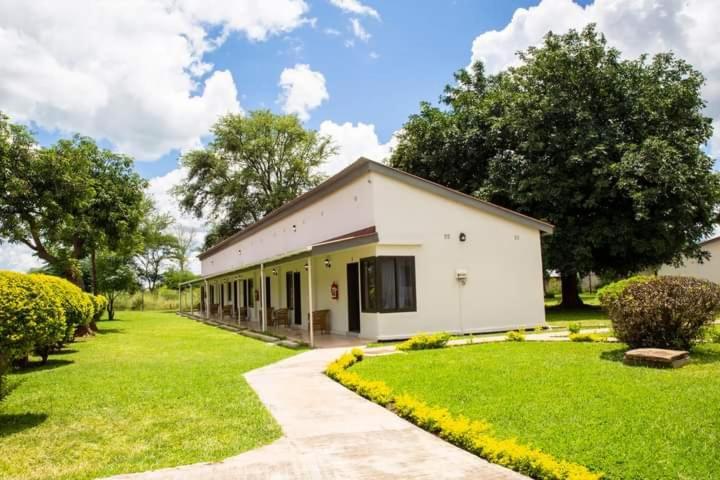 Zambezi Junction Lodge ลิฟวิงสโตน ภายนอก รูปภาพ